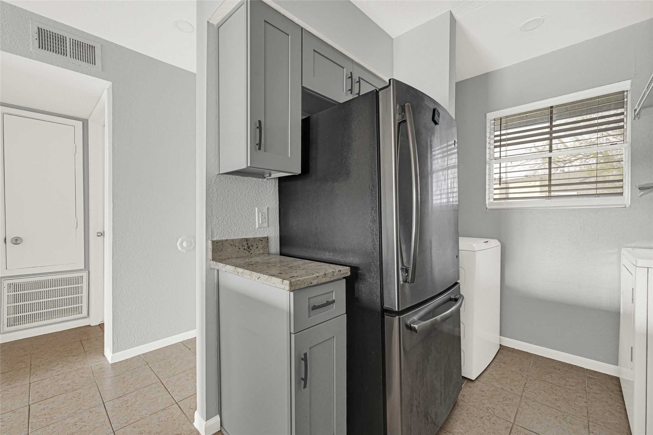 1516 Bay Area Boulevard, Unit R6 Houston, TX 77058 - Photo 6 of 21