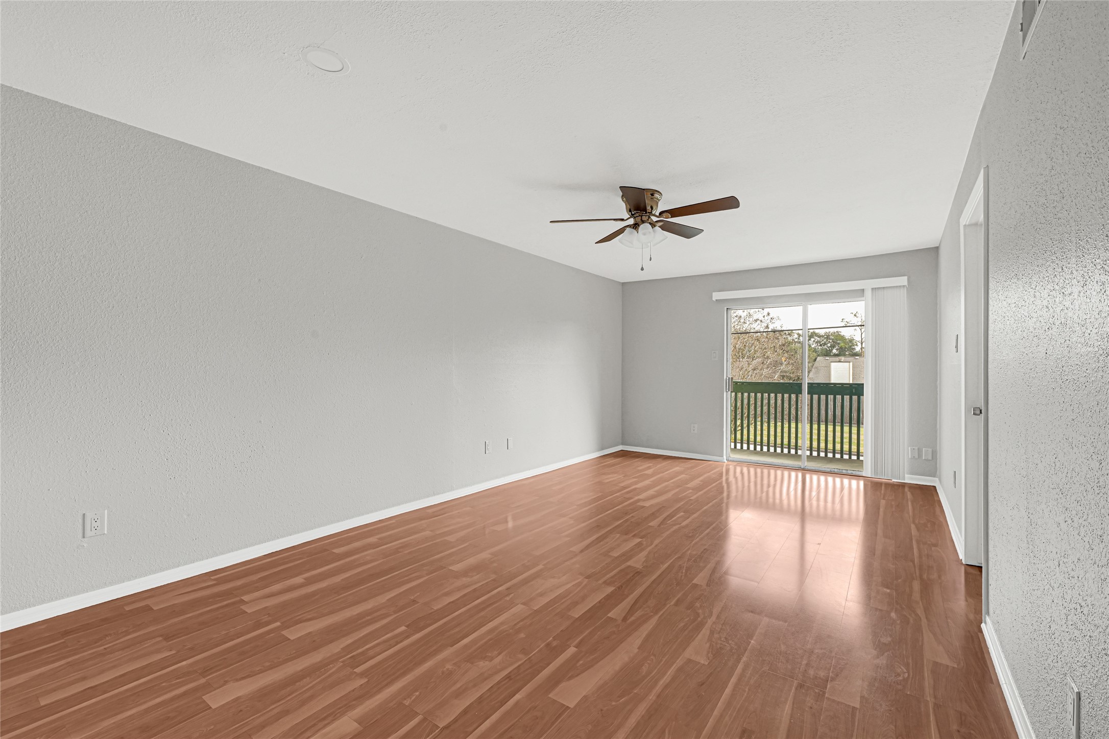 1516 Bay Area Boulevard, Unit R6 Houston, TX 77058 - Photo 9 of 21