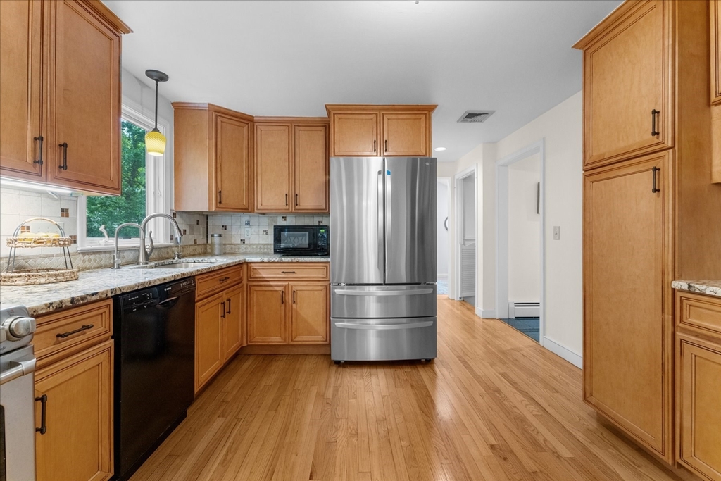 41 A Hunnewell Street Wellesley, MA 02481 - Photo 5 of 21