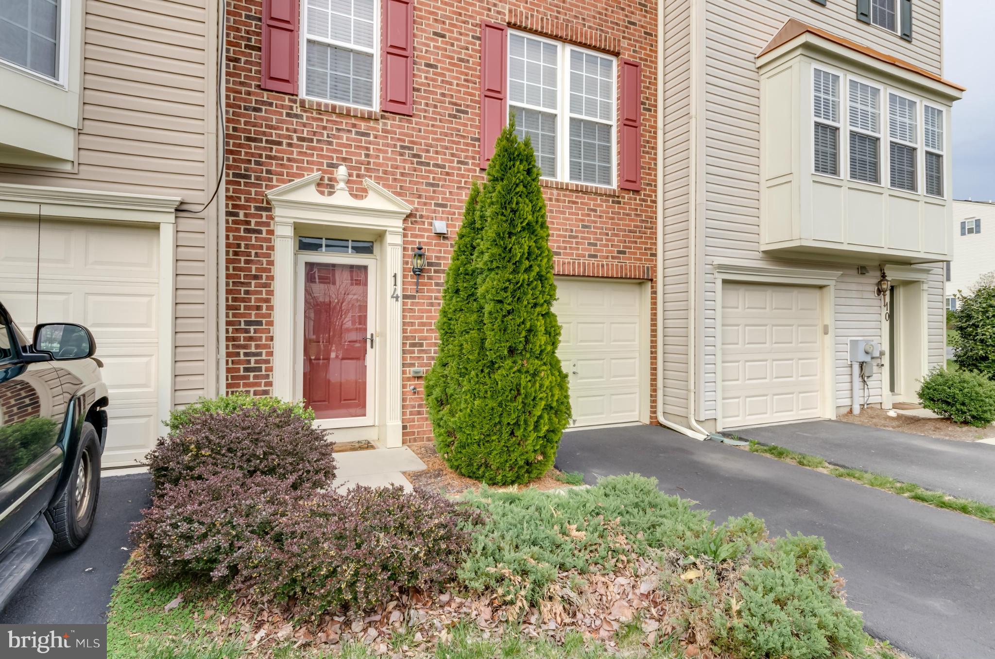 14 Streamside Place Falling Waters, WV 25419 - Photo 5 of 29 Exterior (Front)