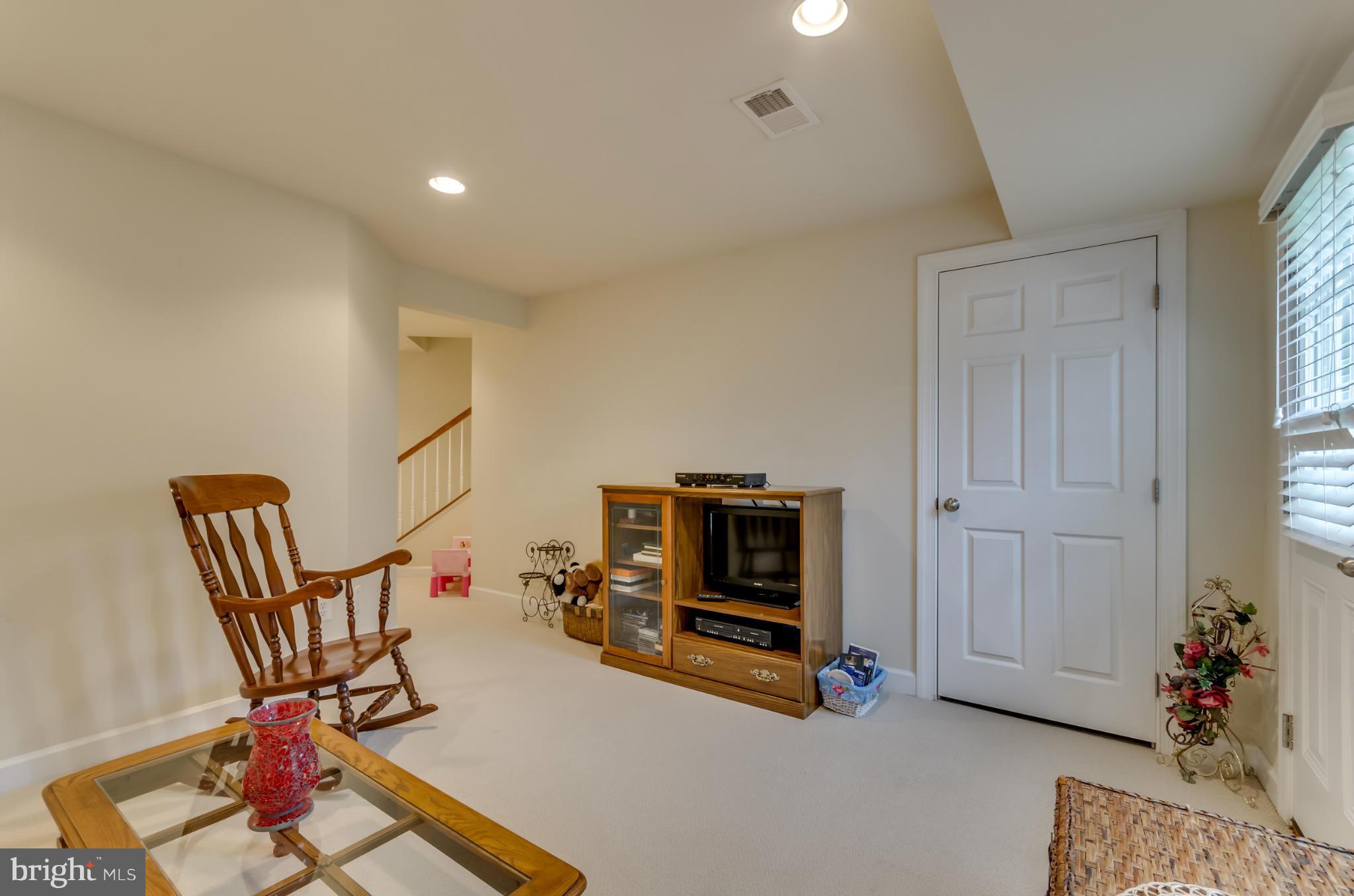 14 Streamside Place Falling Waters, WV 25419 - Photo 10 of 29 Family Room