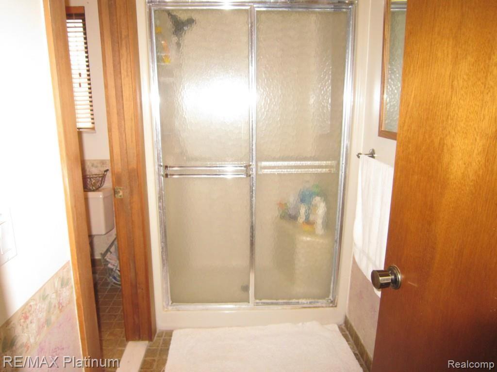 2774 North Tipsico Lake Road Hartland, MI 48353 - Photo 13 of 33 tipsico master bath.jpg
