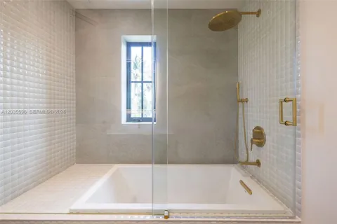 $6,995,000 | 5262 La Gorce Drive, Miami Beach, FL 33140