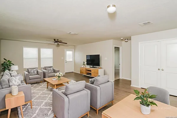 $1,525 | 1936 Heather Glen Drive, New Braunfels, TX 78130
