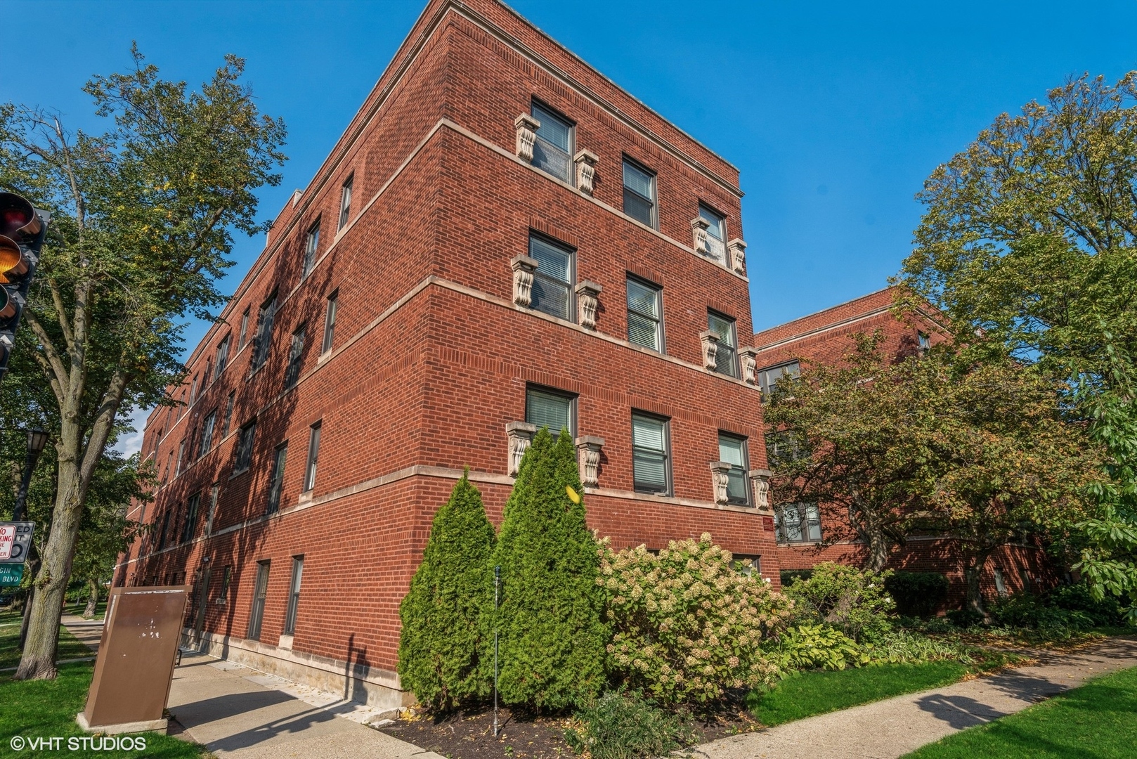 522 Sheridan Road, Unit 3A Evanston, IL 60202 - Photo 2 of 16 front view of a building