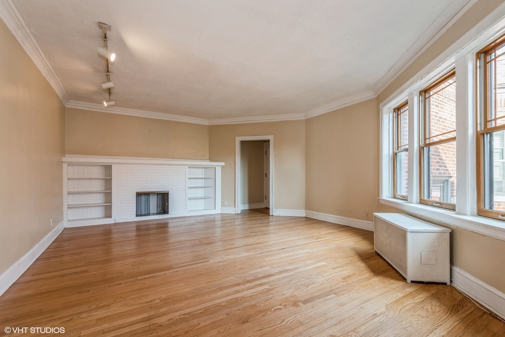 522 Sheridan Road, Unit 3A Evanston, IL 60202 - Photo 6 of 16 wooden floor in an empty room with a window