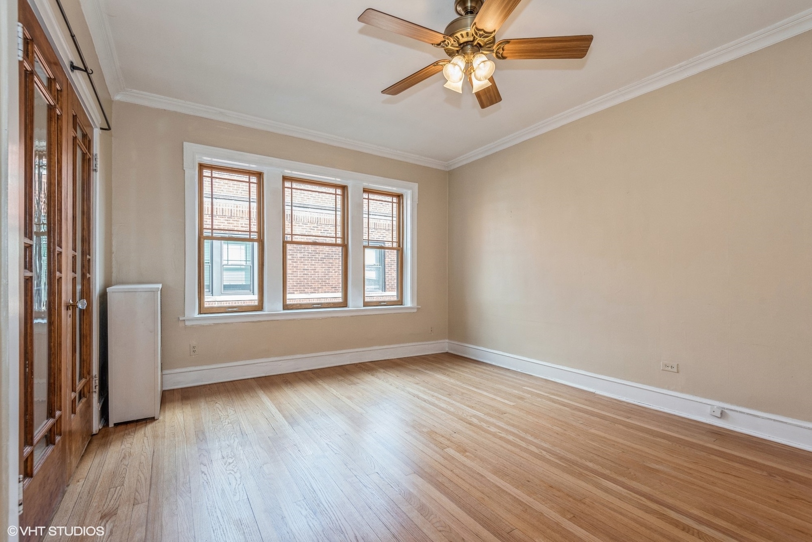 522 Sheridan Road, Unit 3A Evanston, IL 60202 - Photo 9 of 16 a view of an empty room with wooden floor and a window