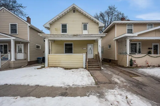 $195,000 | 2004 Lamborn Avenue, Superior, WI 54880