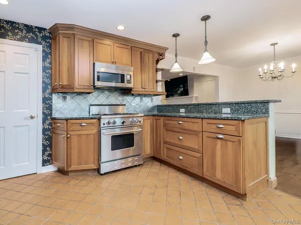 $6,300 | 41 South 4th Street, Locust Valley, NY 11560