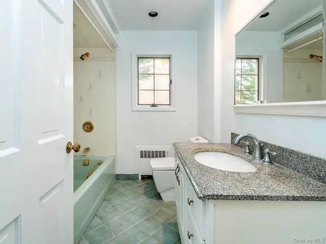 $6,900 | 41 South 4th Street, Locust Valley, NY 11560