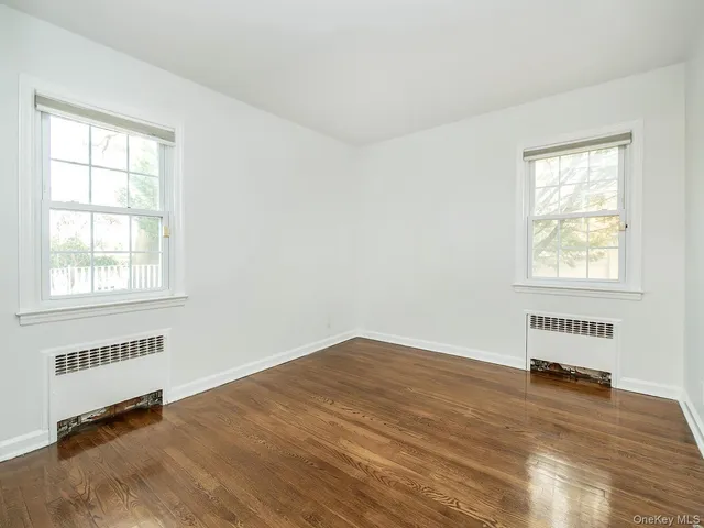 $6,900 | 41 South 4th Street, Locust Valley, NY 11560