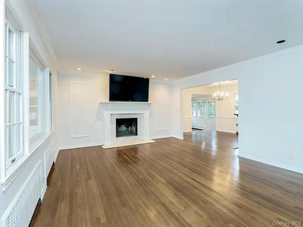 $6,300 | 41 South 4th Street, Locust Valley, NY 11560