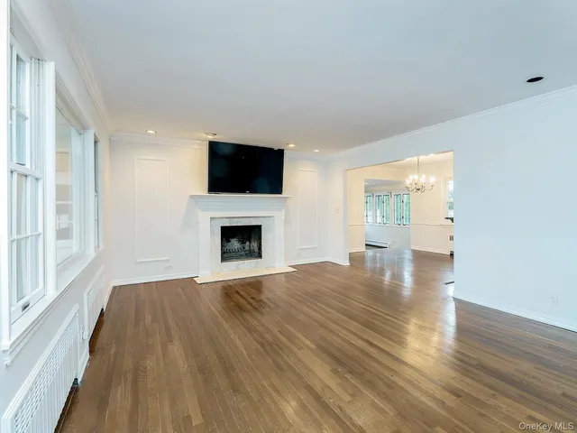 $6,900 | 41 South 4th Street, Locust Valley, NY 11560