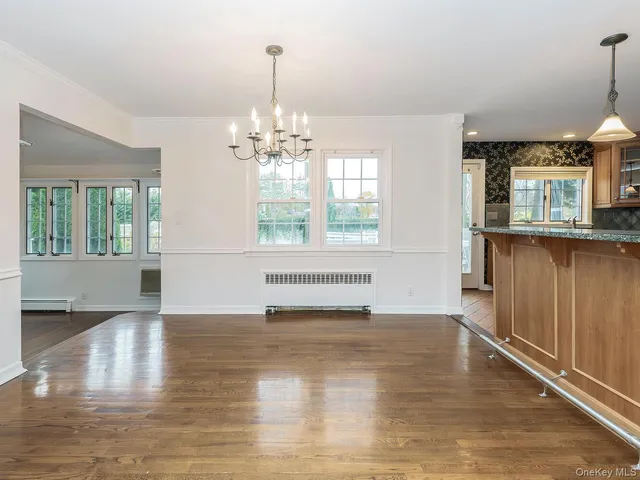 $6,900 | 41 South 4th Street, Locust Valley, NY 11560