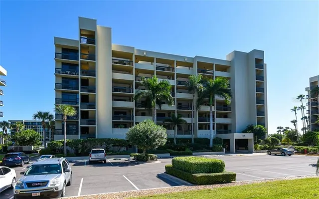 $11,000 | 1125 Gulf Of Mexico Drive, Unit 403, Longboat Key, FL 34228
