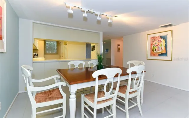 $11,000 | 1125 Gulf Of Mexico Drive, Unit 403, Longboat Key, FL 34228