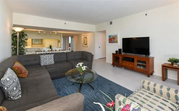 $11,000 | 1125 Gulf Of Mexico Drive, Unit 403, Longboat Key, FL 34228