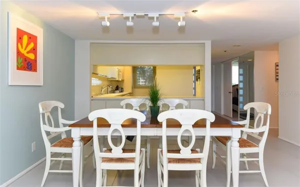 $11,000 | 1125 Gulf Of Mexico Drive, Unit 403, Longboat Key, FL 34228