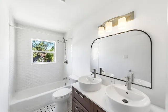 $1,100,000 | 6701 Lexington Road, Austin, TX 78757