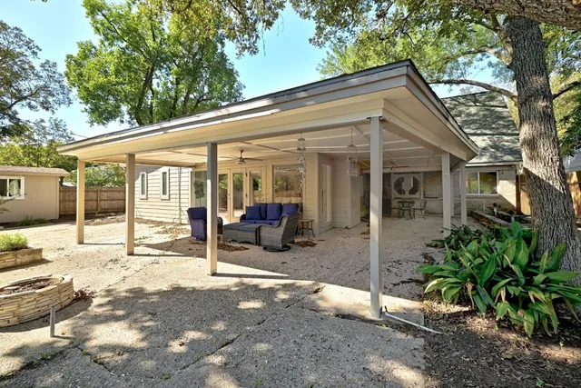 $1,100,000 | 6701 Lexington Road, Austin, TX 78757