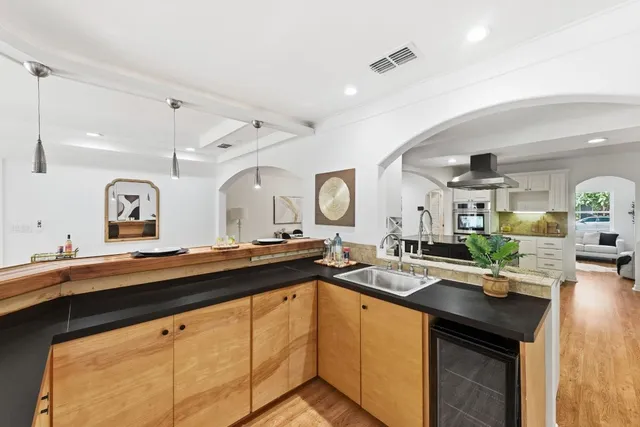 $1,100,000 | 6701 Lexington Road, Austin, TX 78757