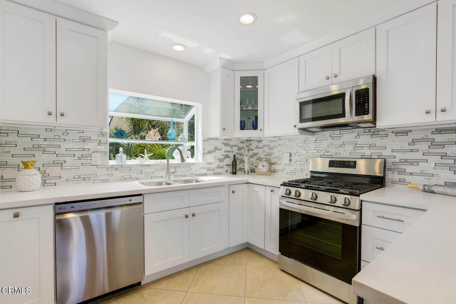 4561 Costa De Oro Oxnard, CA 93035 - Photo 11 of 36 4561 Costa De Oro Oxnard CA-large-013-00