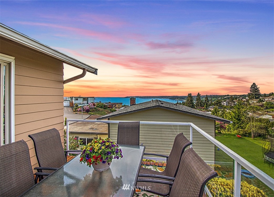30002 2nd Avenue Southwest Federal Way, WA 98023 - Photo 3 of 34 a view of a terrace with couches and sky view