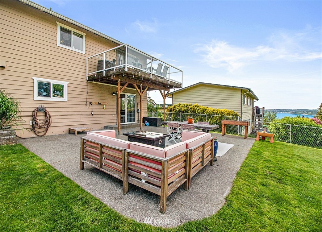 30002 2nd Avenue Southwest Federal Way, WA 98023 - Photo 31 of 34 a view of a house with backyard and sitting area