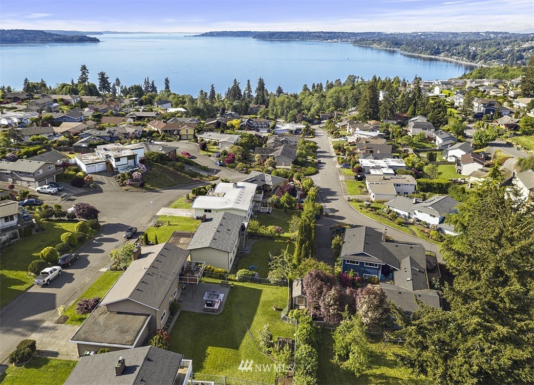 30002 2nd Avenue Southwest Federal Way, WA 98023 - Photo 33 of 34 an aerial view of a city with lots of residential buildings
