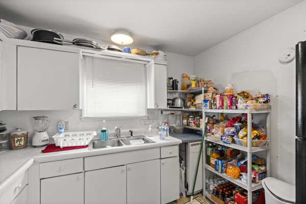 613 Hillsboro Road, Unit B17 Franklin, TN 37064 - Photo 11 of 27 a kitchen with a refrigerator and a sink