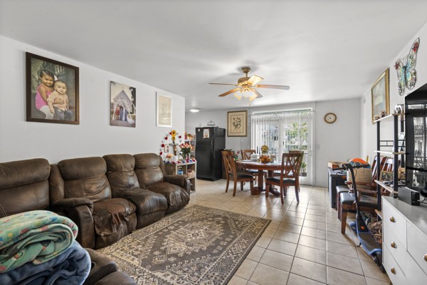 613 Hillsboro Road, Unit B17 Franklin, TN 37064 - Photo 2 of 27 a living room with furniture a dining table and a window