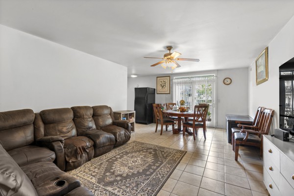613 Hillsboro Road, Unit B17 Franklin, TN 37064 - Photo 23 of 27 a living room with furniture and a dining table with chair