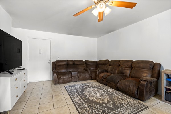 613 Hillsboro Road, Unit B17 Franklin, TN 37064 - Photo 25 of 27 a living room with furniture and a flat screen tv
