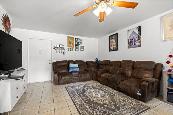 613 Hillsboro Road, Unit B17 Franklin, TN 37064 - Photo 4 of 27 a living room with furniture and a flat screen tv