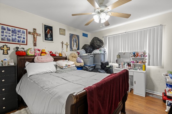 613 Hillsboro Road, Unit B17 Franklin, TN 37064 - Photo 8 of 27 a bedroom with a bed and a chandelier