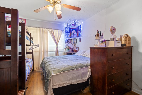 613 Hillsboro Road, Unit B17 Franklin, TN 37064 - Photo 10 of 27 a bed room with a bed and a chandelier