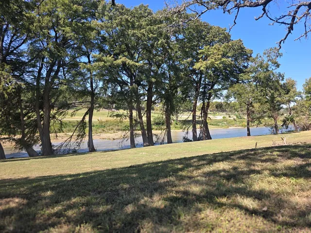 $1,200 | 108 F Street, Kerrville, TX 78028