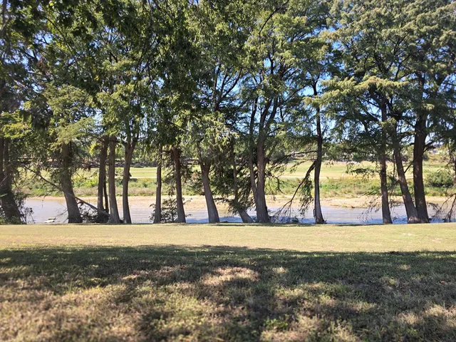 $1,200 | 108 F Street, Kerrville, TX 78028