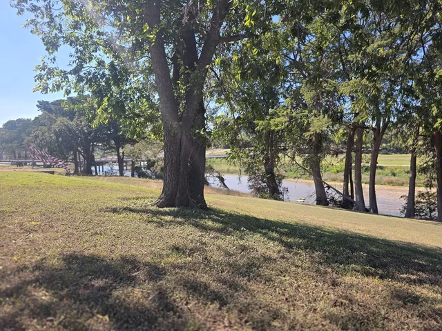 $1,200 | 108 F Street, Kerrville, TX 78028