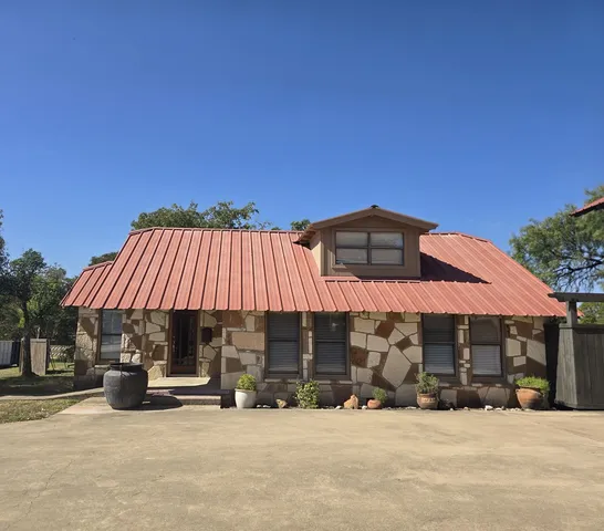 $1,200 | 108 F Street, Kerrville, TX 78028