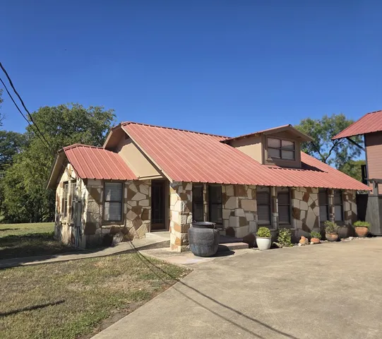 $1,200 | 108 F Street, Kerrville, TX 78028