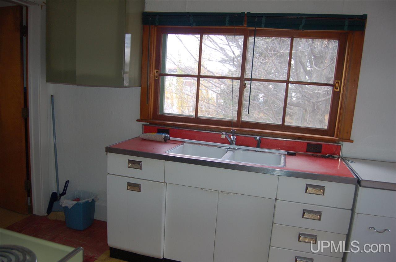 2005 West Ridge Street Marquette, MI 49855 - Photo 10 of 12