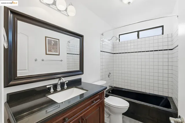 a view of utility room