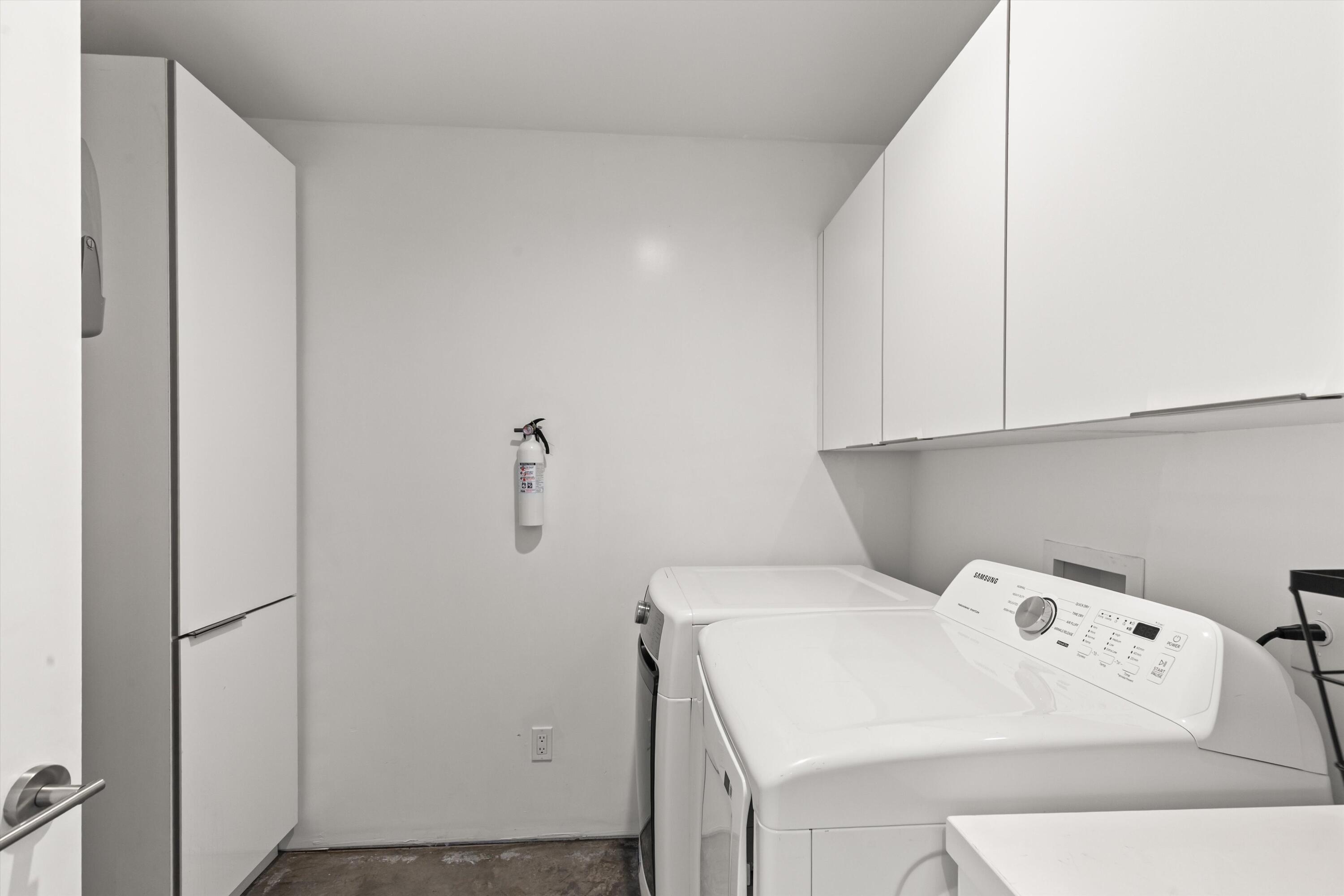 8825 Lilley Road Joshua Tree, CA 92252 - Photo 41 of 56 a utility room with dryer and washer