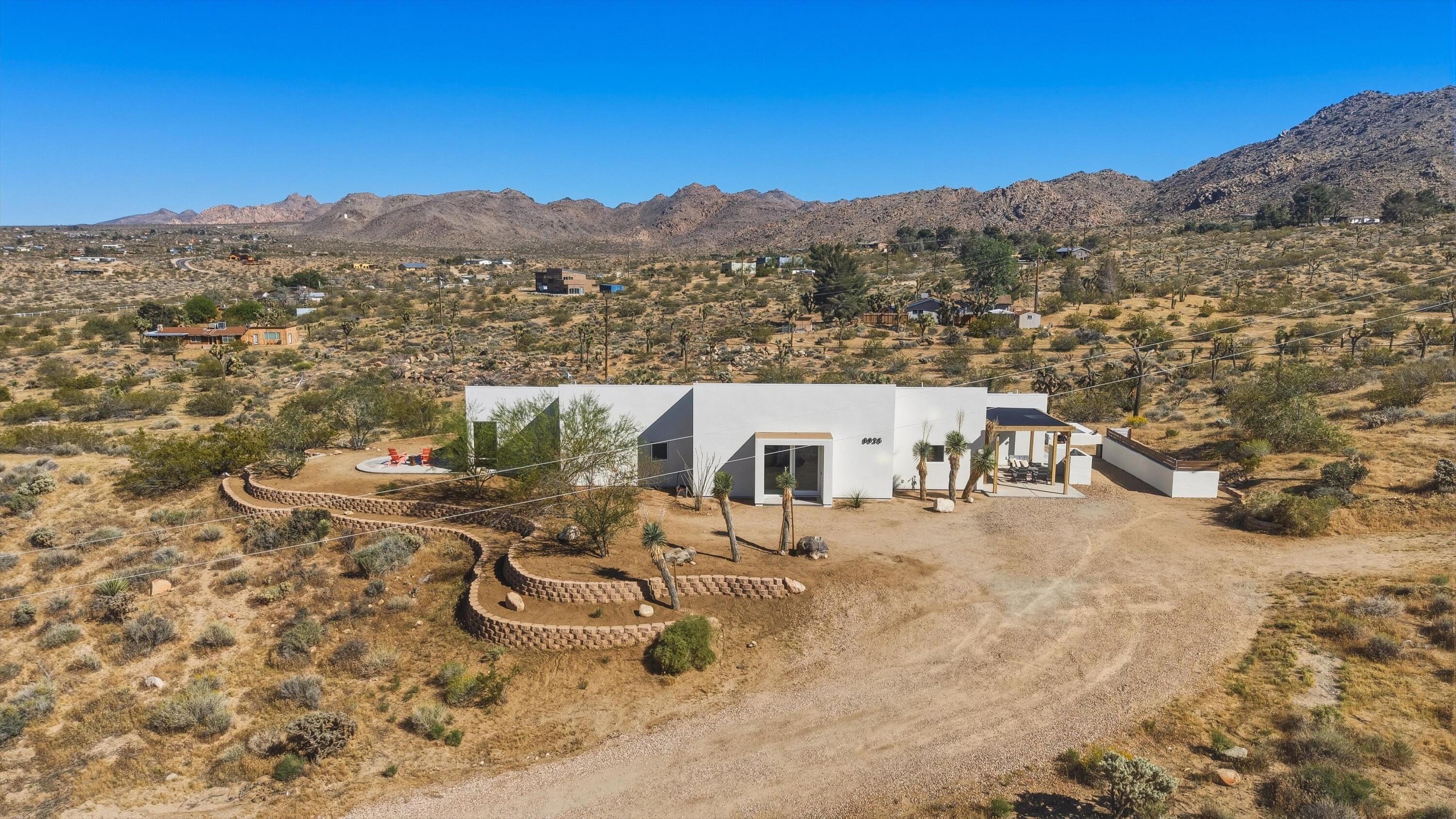 8825 Lilley Road Joshua Tree, CA 92252 - Photo 55 of 56 a view of a ocean with a mountain