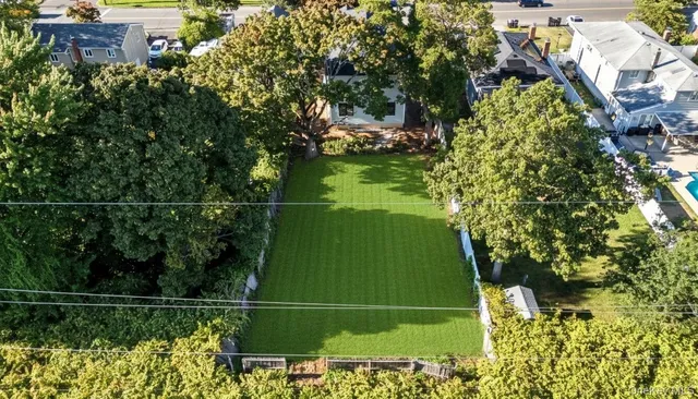 a view of a tennis court