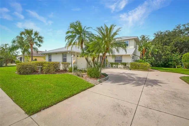 $425,000 | 5351 Aurora Drive, Leesburg, FL 34748