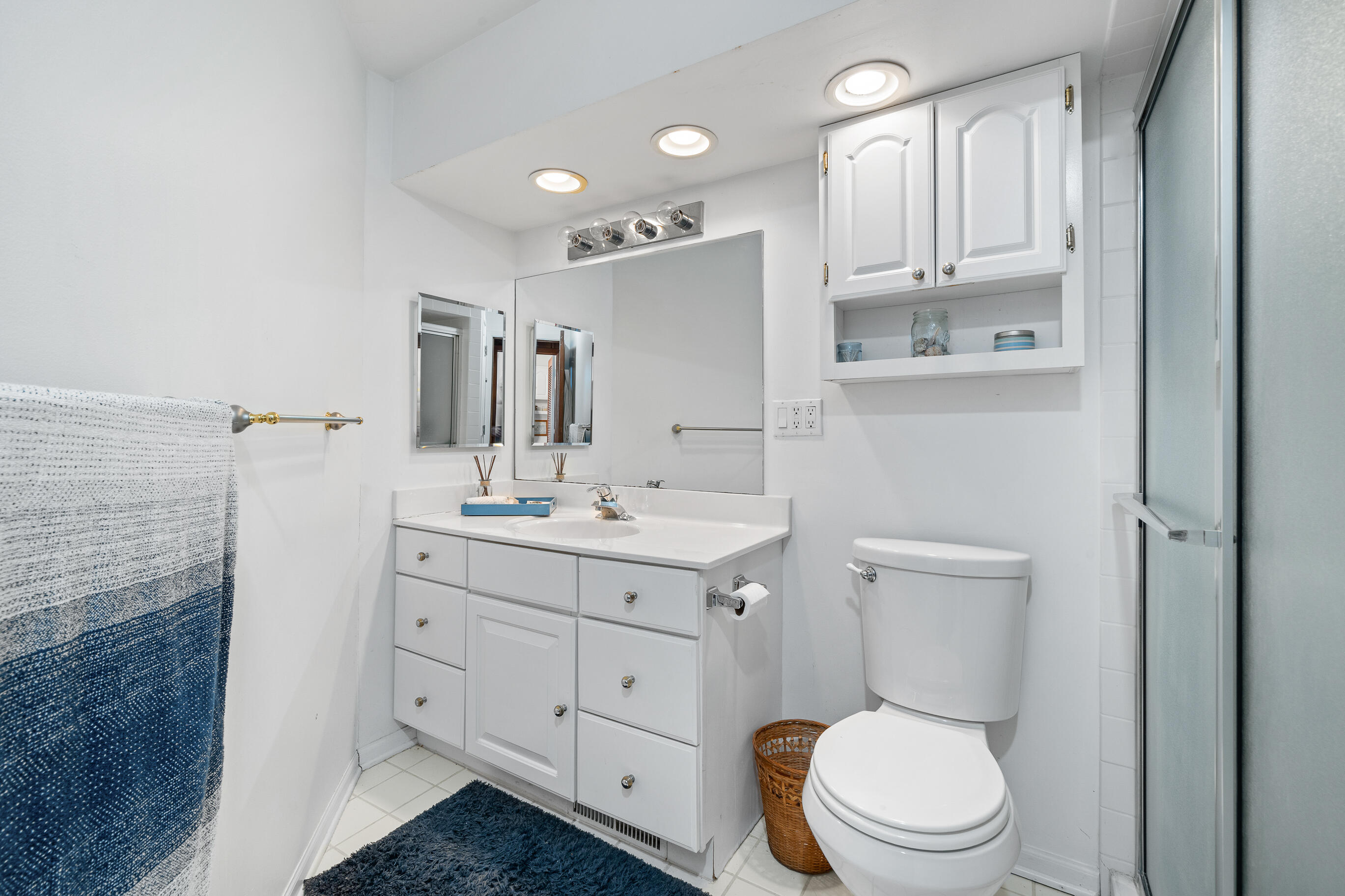 2304 North Shore Drive Delavan, WI 53115 - Photo 64 of 98 Full Bathroom