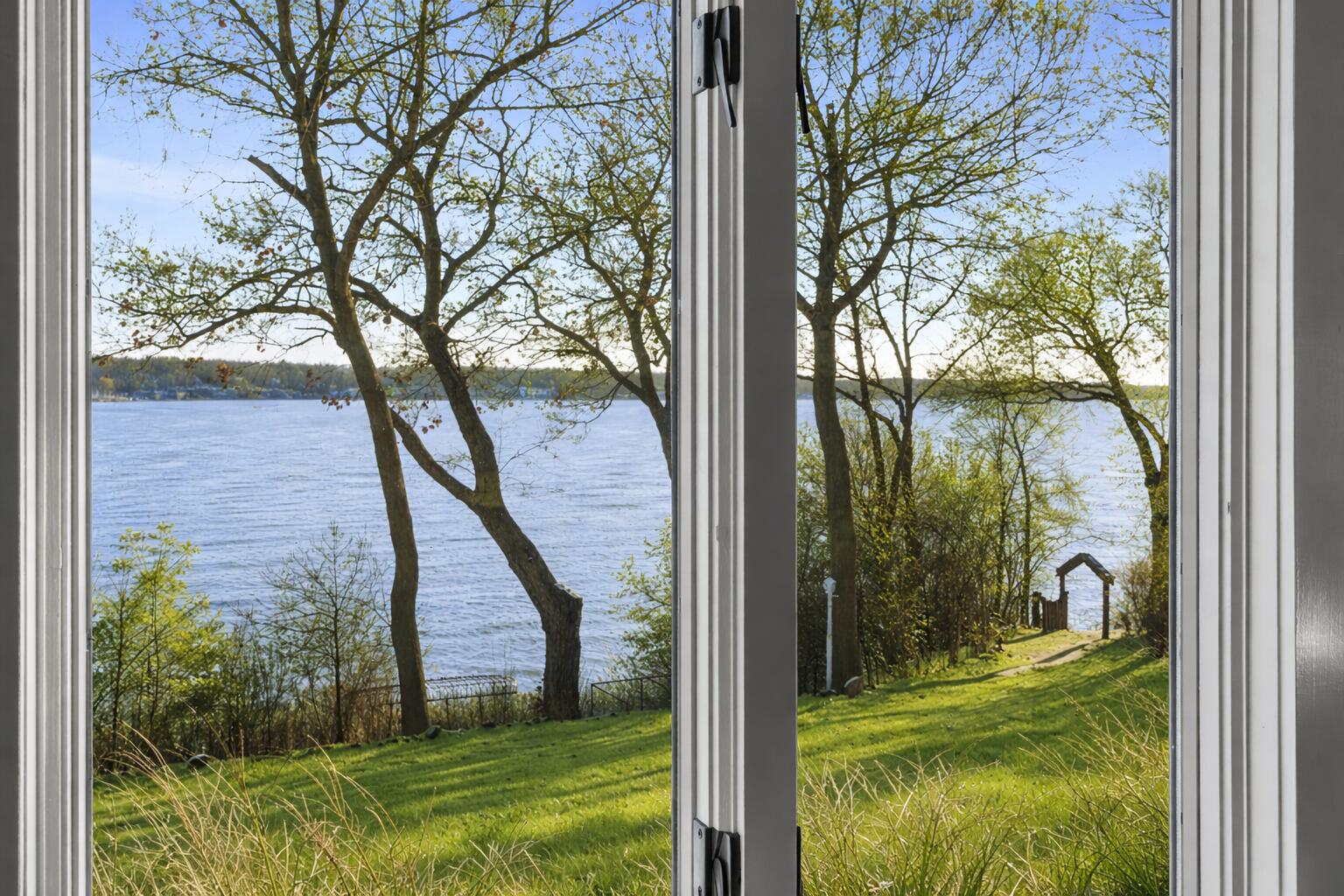 2304 North Shore Drive Delavan, WI 53115 - Photo 7 of 101 A/I Generated Photo