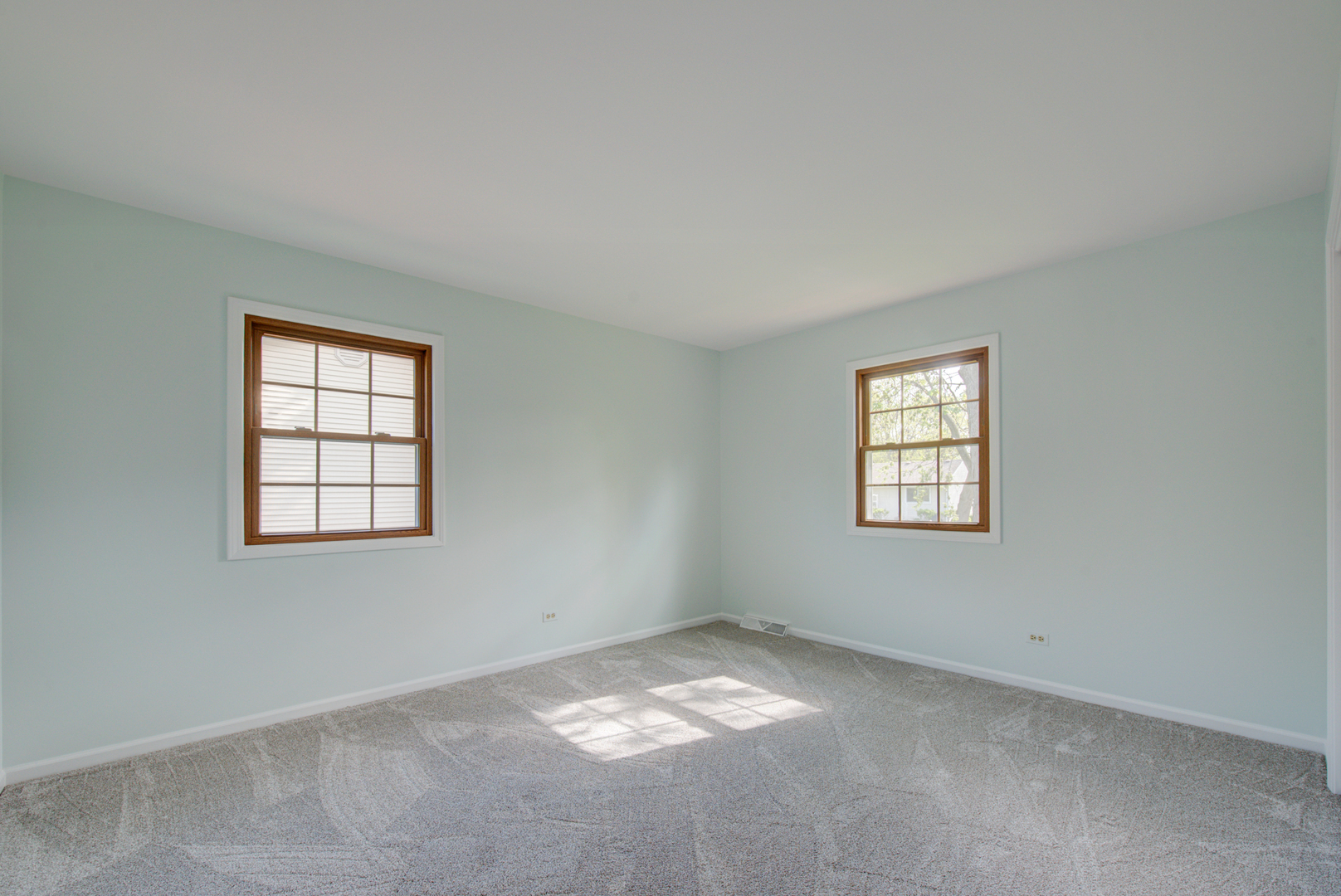 1710 Fender Road Naperville, IL 60565 - Photo 33 of 46 an empty room with a window